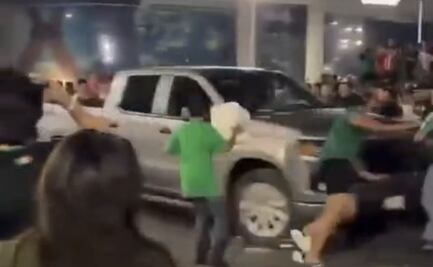 Conductor atropella a aficionados durante festejos por triunfo de México en Chihuahua; fue detenido tras intentar huir 