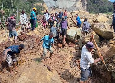Papúa Nueva Guinea acelera trabajos para recuperar cuerpos tras deslave que arrasó un poblado
