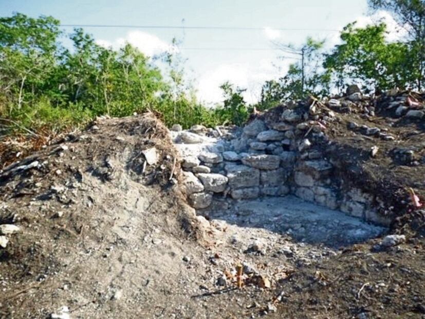 Destrucción de monumentos arqueológicos en la Reserva Forestal del Ejido de Tres Grantías, Quintana Ro. Fotos:Juan Manuel Sandoval