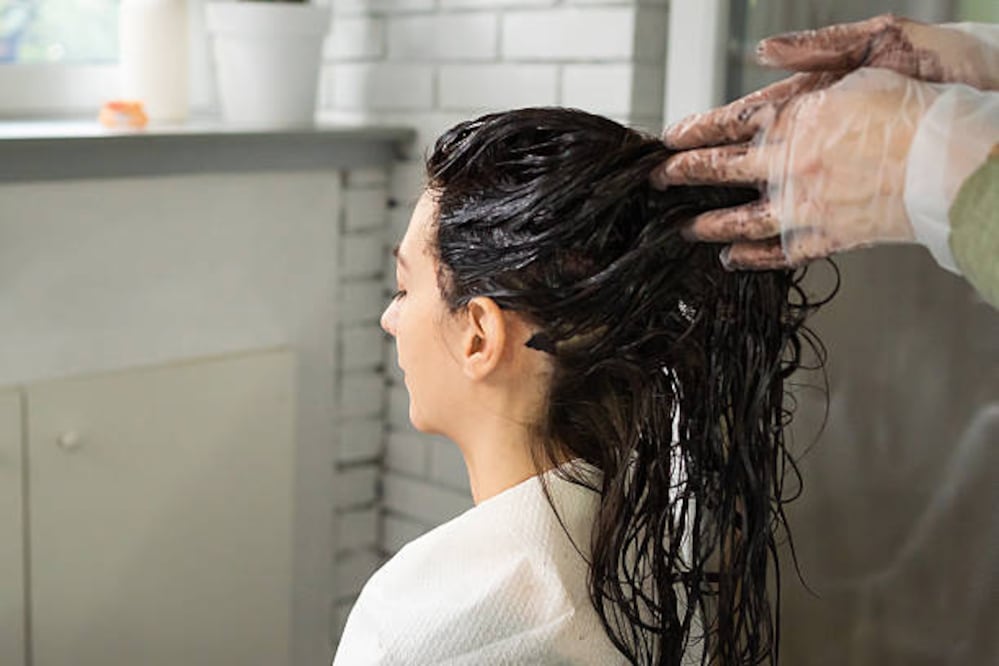 El cabello oscuro puede aclararse eligiendo los productos correctos. Foto: Unsplash Foto: Unsplash