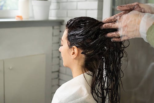 Cómo teñir el cabello oscuro sin decolorarlo