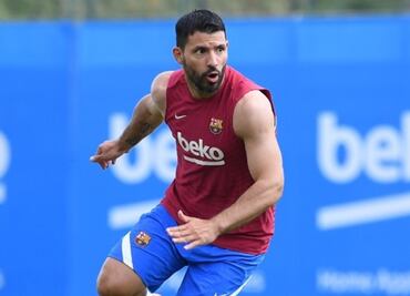 El 'Kun' Agüero se lesiona con el Barcelona; regresaría en noviembre