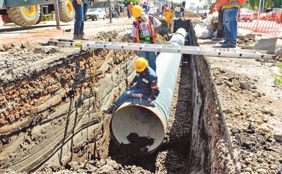 La CAEM reparó una fuga de agua en el Macrocircuito de Distribución.