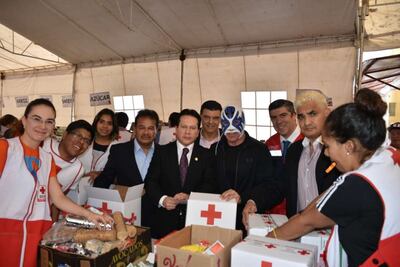 Medallistas olímpicos realizan donaciones a damnificados 