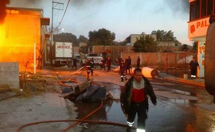 Massive fire in a container company in the State of Mexico