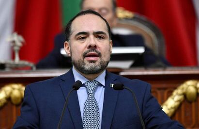 Renuncia Gonzalo Espina a la bancada panista y morenistas le aplauden en el Congreso CDMX