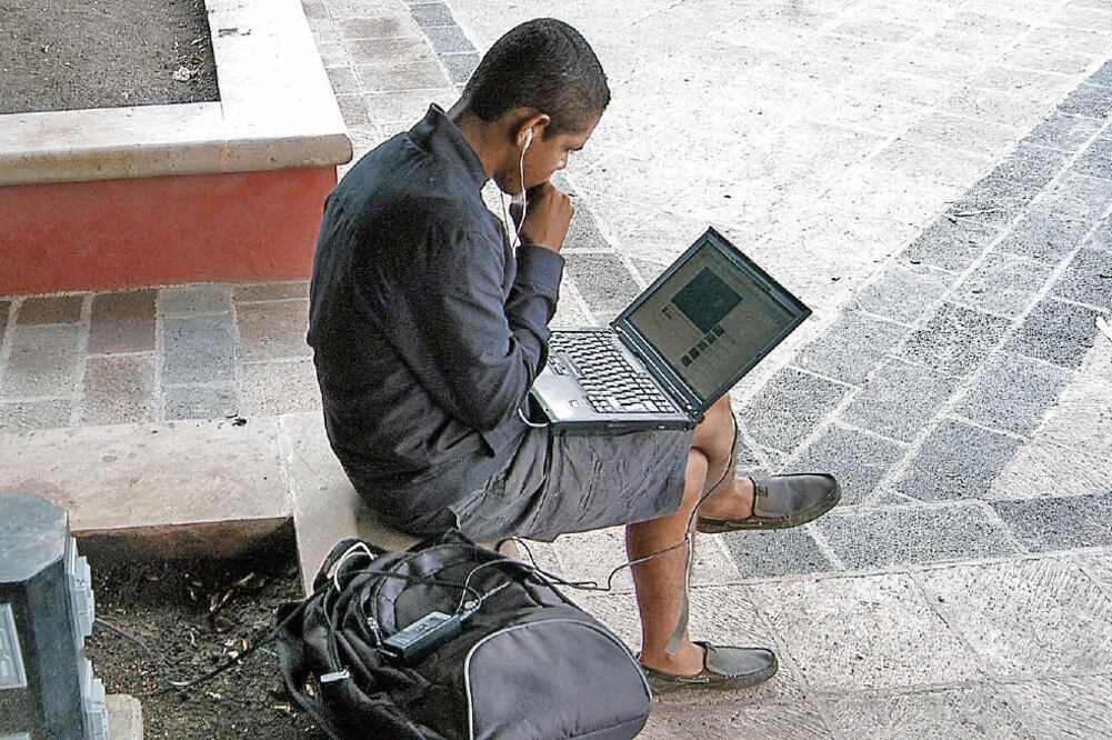 Javier Juárez, propuesto como comisionado del IFT, dijo que se requieren redes de muy alta calidad y para eso urgió a desplegar más infraestructura (ARCHIVO EL UNIVERSAL)