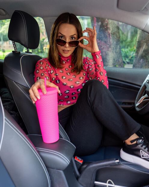 Carmen Villalobos posando. Fuente: Instagram @cvillaloboss