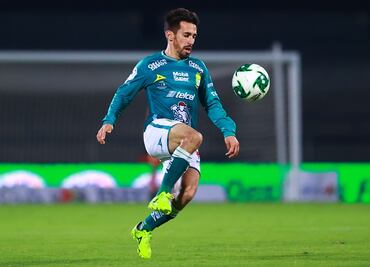 Fernando Navarro, figura en León e ignorado por la Selección Mexicana