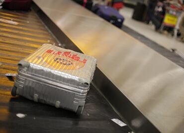 Por qué debes quitarle a tu maleta las etiquetas de vuelos pasados