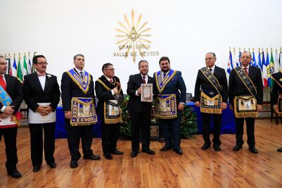 Reconocen labor de Enrique Bustamante, director de la Fundación Ealy Ortiz AC