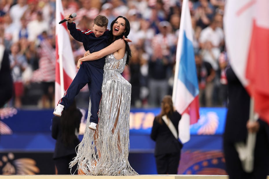 Katy Perry en el Estadio de Los Ángeles, durante el partido entre Estados Unidos y Paraguay en el Mundial de 2026 - Foto: AFP