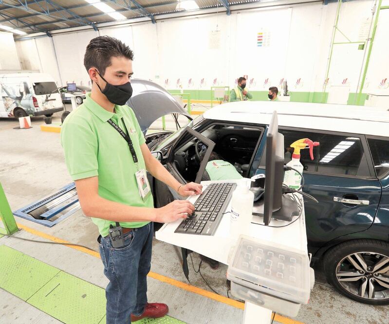Hasta el 15 de diciembre se han verificado 3 millones 300 mil vehículos en el Estado de México, pero hay 8.6 millones de autos con placas mexiquenses. Foto: JORGE ALVARADO. EL UNIVERSAL
