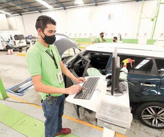 Alistan multas para autos no verificados