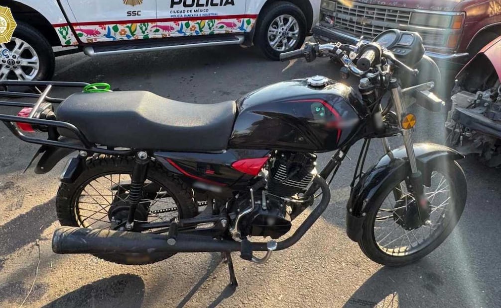 Detienen a dos personas posiblemente relacionadas con robo de dinero en la alcaldía Álvaro Obregón.
Foto: Especial.