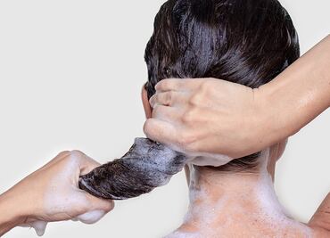 ¿El shampoo provoca caída del cabello? Dermatólogo revela la verdad detrás del mito