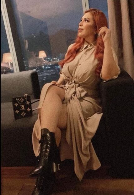 Cuánto cuesta el lujoso mini bolso de la mamá de Nodal