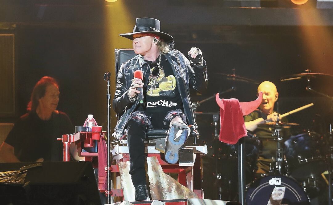 Angus Young fue visto con sus compañeros en un estudio. Foto: AP