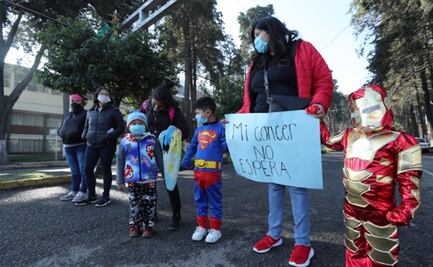 Familiares de niños con cáncer bloquean Paseo Colón; exigen abasto de medicamentos 