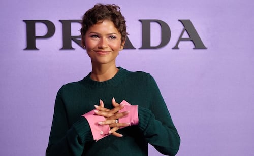 Zendaya impone tendencia con su nuevo corte pixie