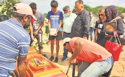 Lágrimas y miedo reinan durante los sepelios