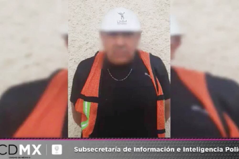 Los hombres fueron detenidos mientras pretendían llevarse un vehículo, el dueño se percató y avisó a la policía. FOTO: ESPECIAL