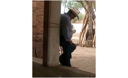 Yaquis amarran a un poste a exalcalde de Bácum, Sonora