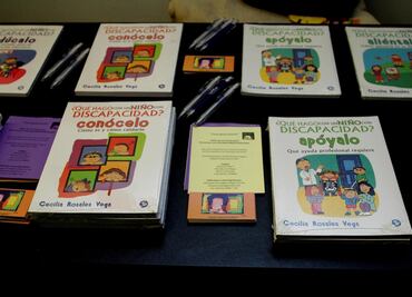 Presentan colección de libros sobre la discapacidad infantil