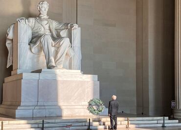 President López Obrador visits the Lincoln Memorial and Benito Juárez’s statue