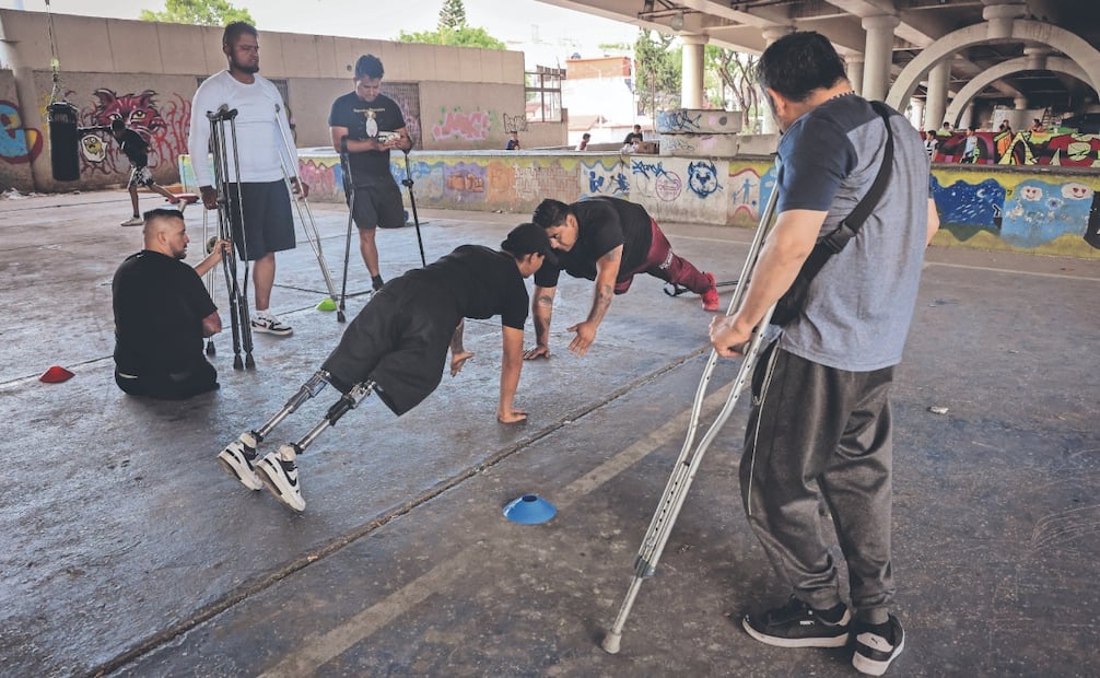 En la improvisada cancha se dan cita varias personas de distintas alcaldías con la mentalidad de seguir adelante. Foto: Luis Camacho/ EL UNIVERSAL