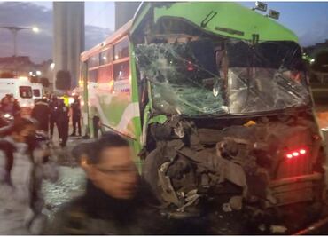 Choque entre camión de pasajeros y una pipa de agua deja 10 lesionados en la México-Puebla