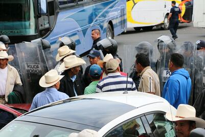 Michoacán: Desalojan protesta de colonos; toleran las de la CNTE
