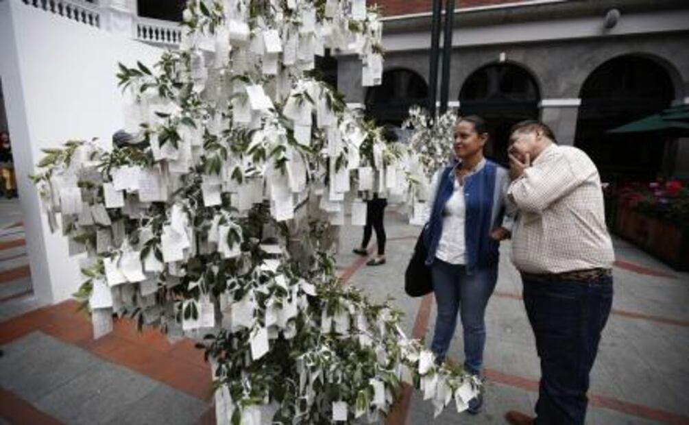 El "Universo Libre" de Yoko Ono seduce Ecuador