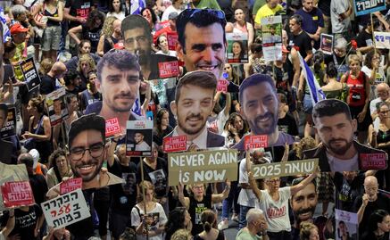 Al menos 60 mil personas se manifiestan en Tel Aviv tras difusión de videos de rehenes en Gaza; piden acuerdo de alto el fuego