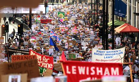 Miles marchan en Londres contra visita de Estado de Trump