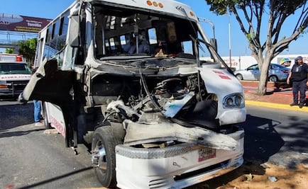 Chocan dos microbuses en Atizapán de Zaragoza; hay 18 lesionados