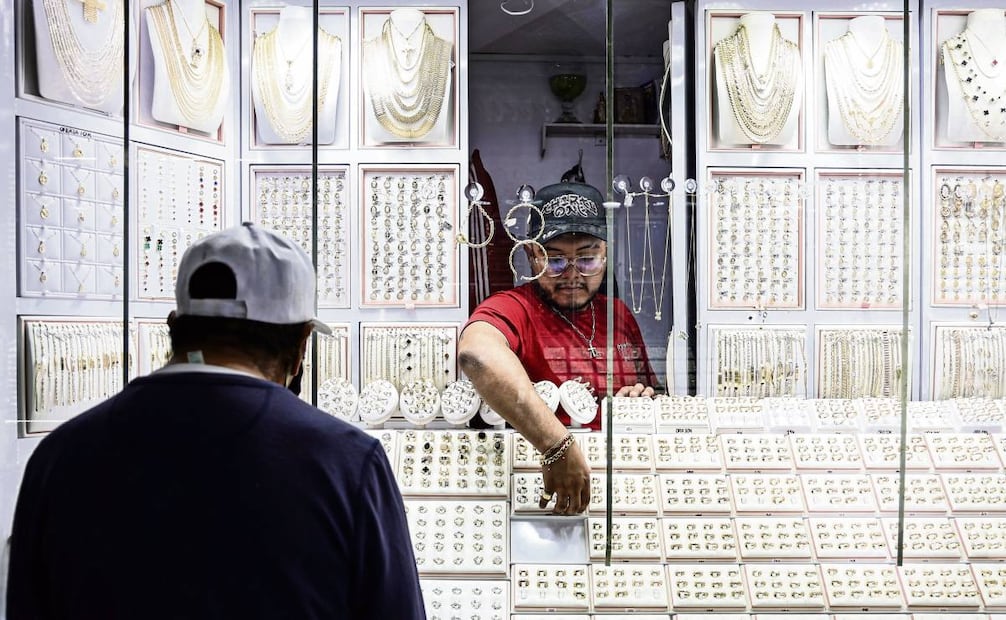 Los precios de los anillos van desde, muy barato, 3 mil 500 a 4 mil pesos; promedio, 5 mil, 7 mil, 9 mil hasta 12 mil pesos, y de ahí en adelante. Foto: Gabriel Pano / EL UNIVERSAL