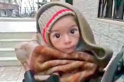 Denuncian decesos por inanición en localidad siria