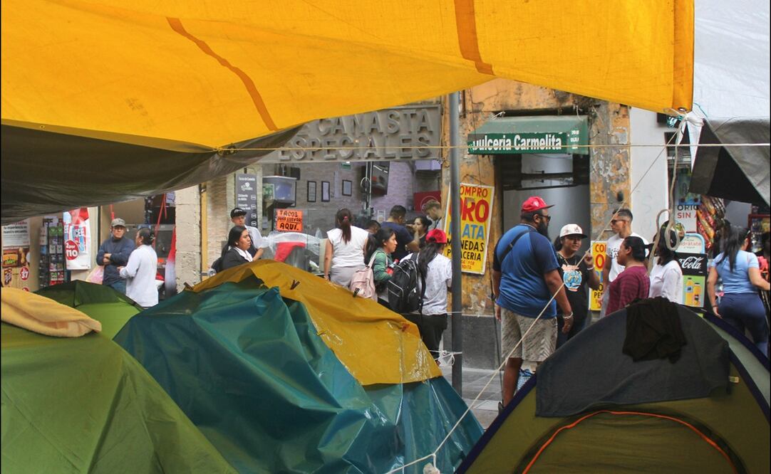 El plantón de maestros de la CNTE que se instaló en el Zócalo se extendió por calles del primer cuadro de la Ciudad de México, el martes 20 de mayo de 2025. Foto: Darío Luna/EL UNIVERSAL