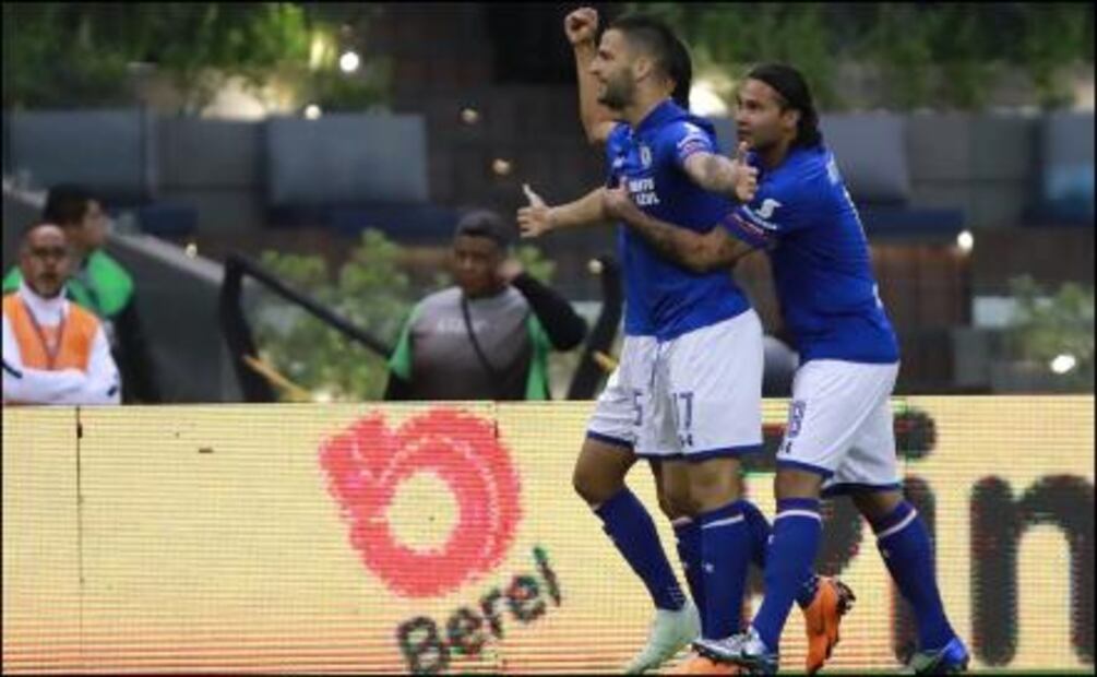 América viene de atrás y derrota a Cruz Azul