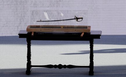 De Fidel Castro a Pablo Escobar, los mitos de la legendaria espada de Bolívar que hoy Petro ordenó exhibir