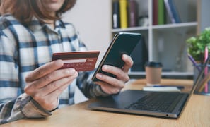 La gobernadora de Banxico destacó que los esfuerzos en el desarrollo de soluciones de pago en tiempo real se complementan con la evolución en el mercado de pagos con tarjeta. Foto: Freepik