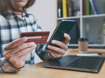 Qué pasa si guardas los datos de tu tarjeta en internet