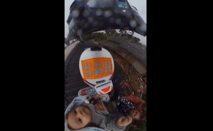 VIDEO: Bebé de 2 años es rescatado del techo de una casa tras fuertes inundaciones en Brasil 