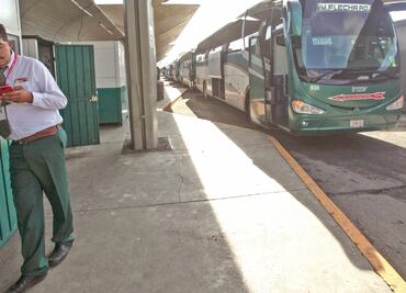 En protesta, transporte foráneo deja de operar