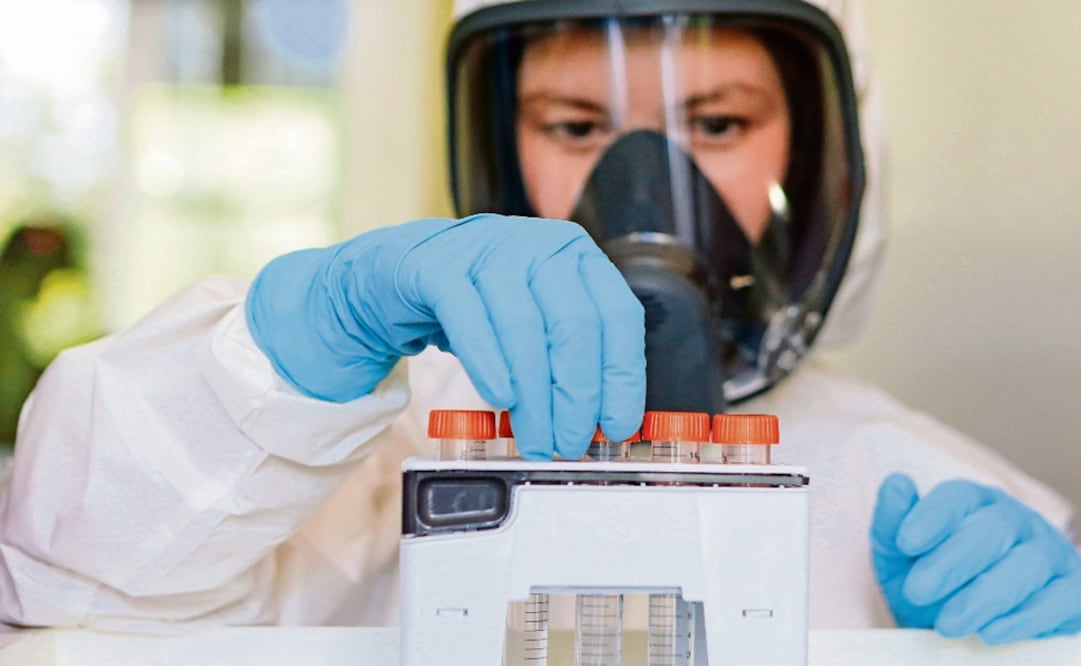 Scientists all over the world are racing to find an effective COVID-19 treatment - Photo: EFE/EPA/RDIF HANDOUT