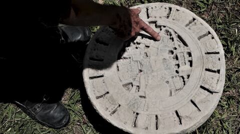 Disco de piedra del joven Dios del Maíz desentierra detalles religiosos de Toniná y Palenque: VIDEO