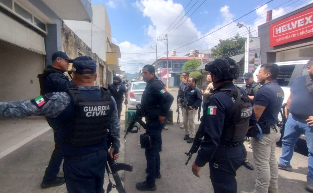 Elementos de la policía llegan a la zona de ataque (14/10/2025). Foto: Especial