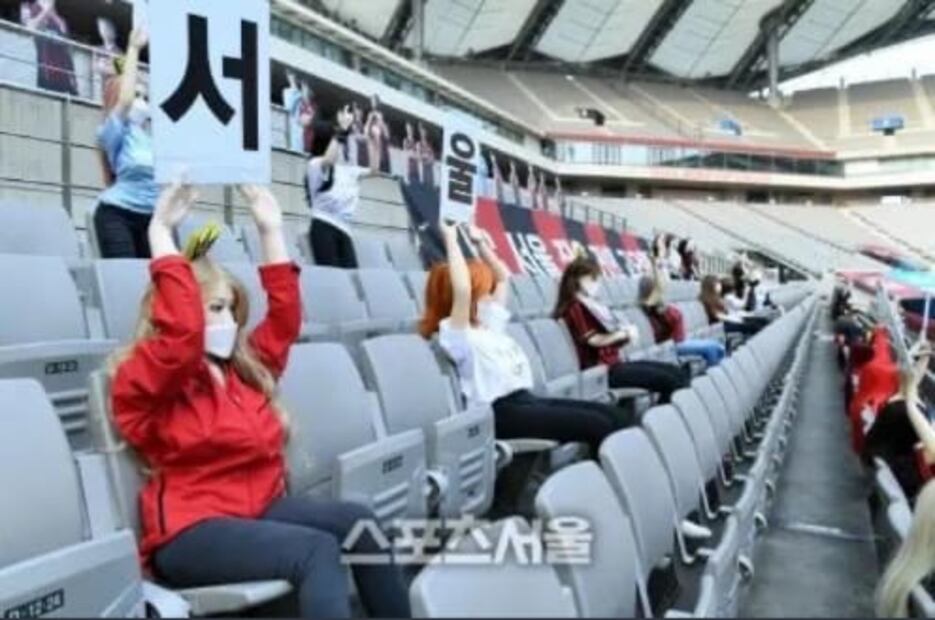 En Corea del Sur llevan como público a muñecas inflables