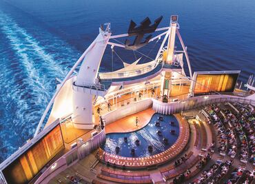 Así es la vida excéntrica a bordo del barco más grande del mundo